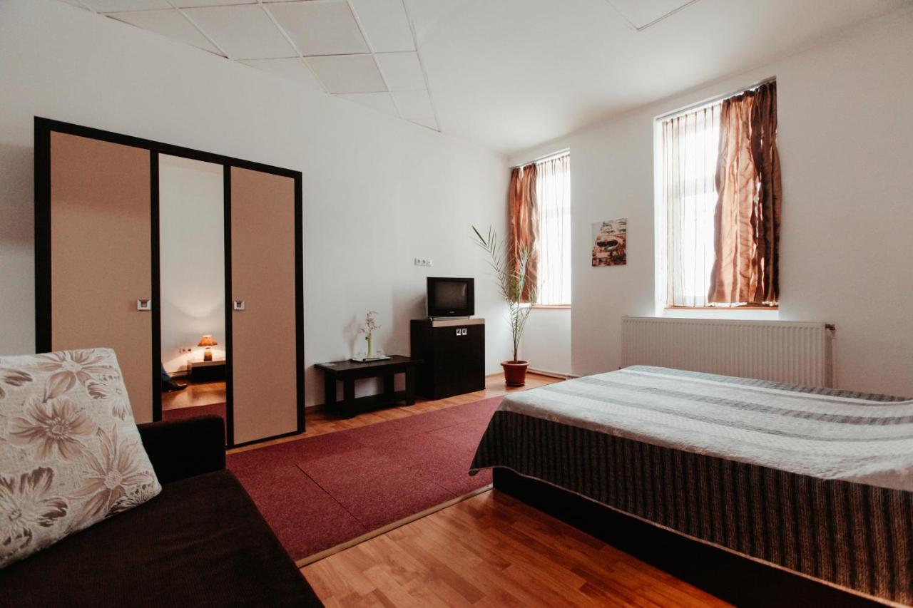Hotel Casa Preturii Tîrgu Lăpuş Exterior foto