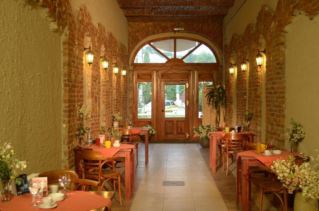 Hotel Casa Preturii Tîrgu Lăpuş Exterior foto
