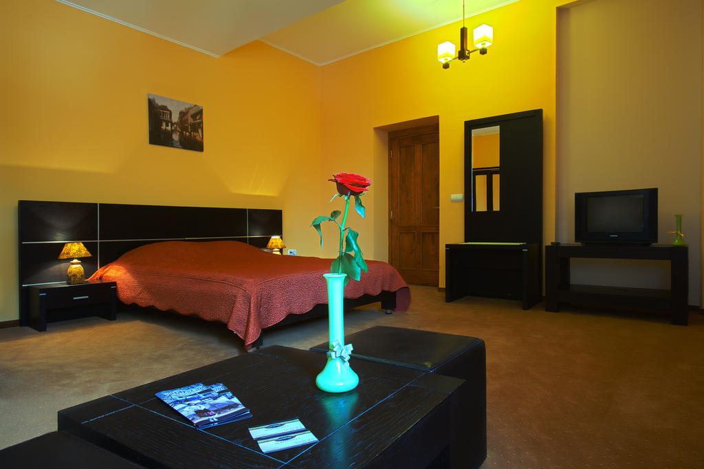 Hotel Casa Preturii Tîrgu Lăpuş Zimmer foto